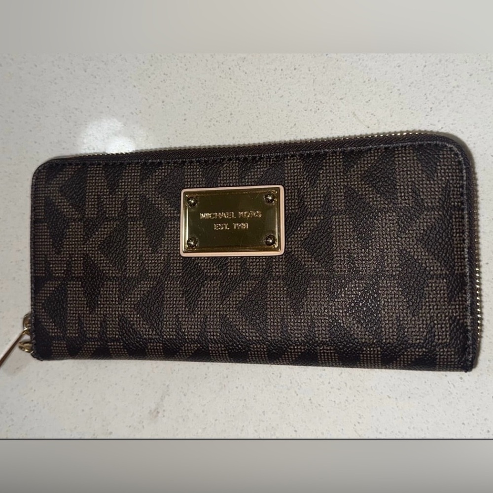 Michael Kors Gold and Brown Zip Wallet